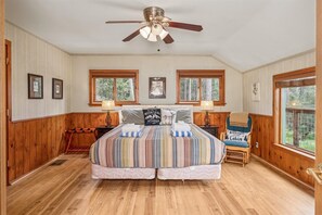 3 makuuhuonetta, silitysrauta/-lauta, vauvan matkasänky, Wi-Fi