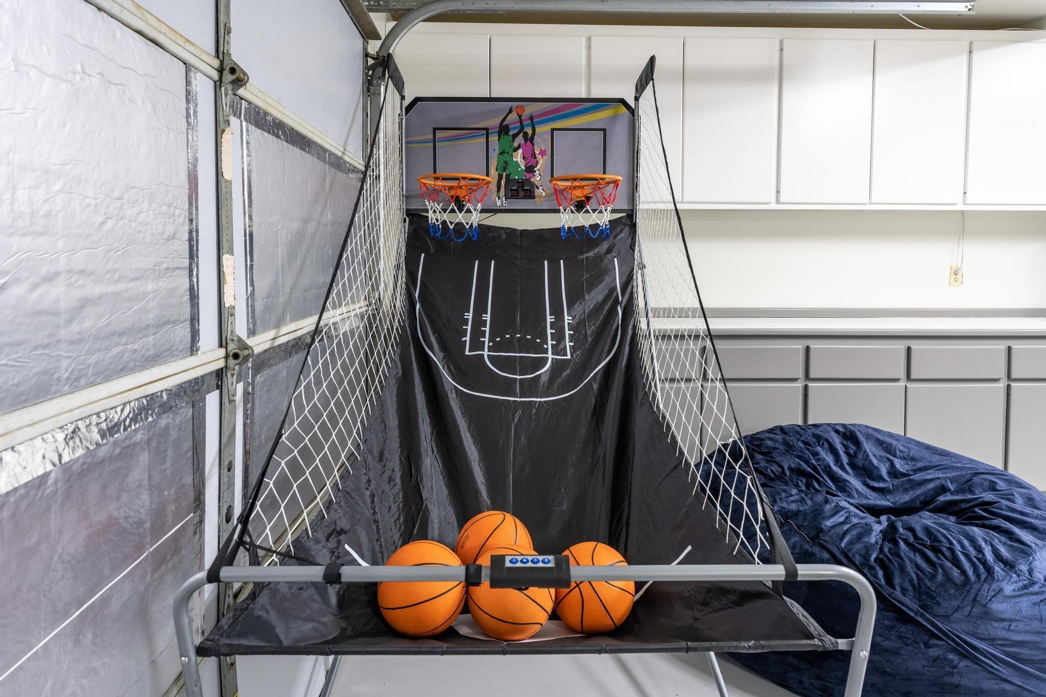 River View Retreat Sleeps 16/ hot tub/basketball court