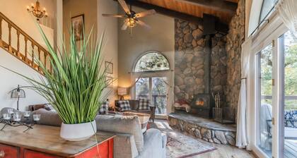 River View Retreat Sleeps 16/ hot tub/basketball court