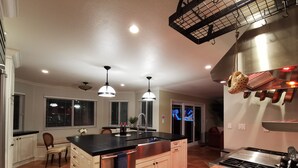 A modern kitchen with a central island, stainless steel appliances, and pendant lighting. - 2800sqft Luxurious home with bay view private pool near SF & NAPA (Vallejo)