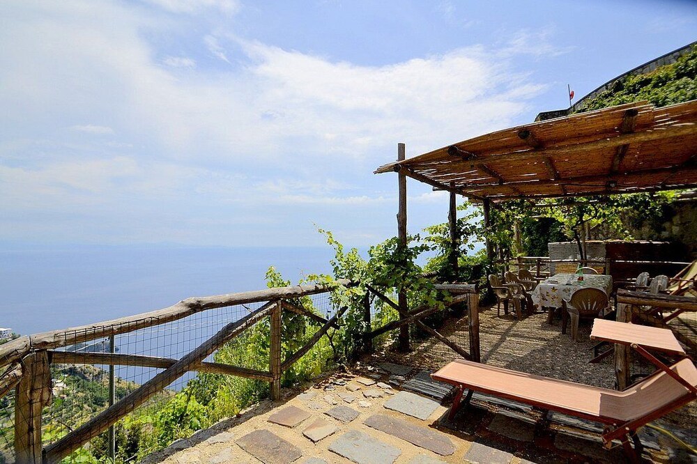 Casa Alcea: A characteristic and welcoming three-story independent house made of stone, with Free WI-FI.