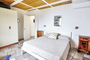 3 Schlafzimmer, Schreibtisch, Bügeleisen/Bügelbrett, kostenloses WLAN