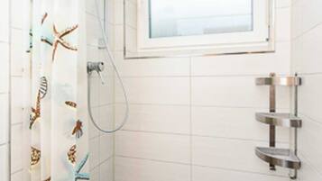 Dusche, Handtücher, Seife, Toilettenpapier