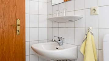 提供毛巾、番梘、廁紙