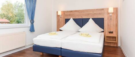 1 bedroom, bed sheets