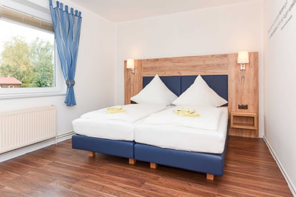 1 bedroom, bed sheets