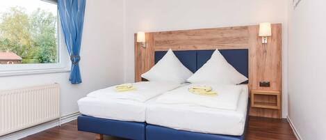 1 bedroom, bed sheets