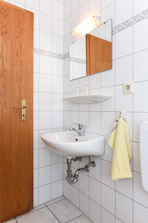 HandtĂŒcher, Seife, Toilettenpapier