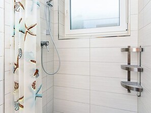 Suihku, pyyhkeet, saippua, vessapaperi