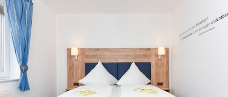 1 bedroom, bed sheets