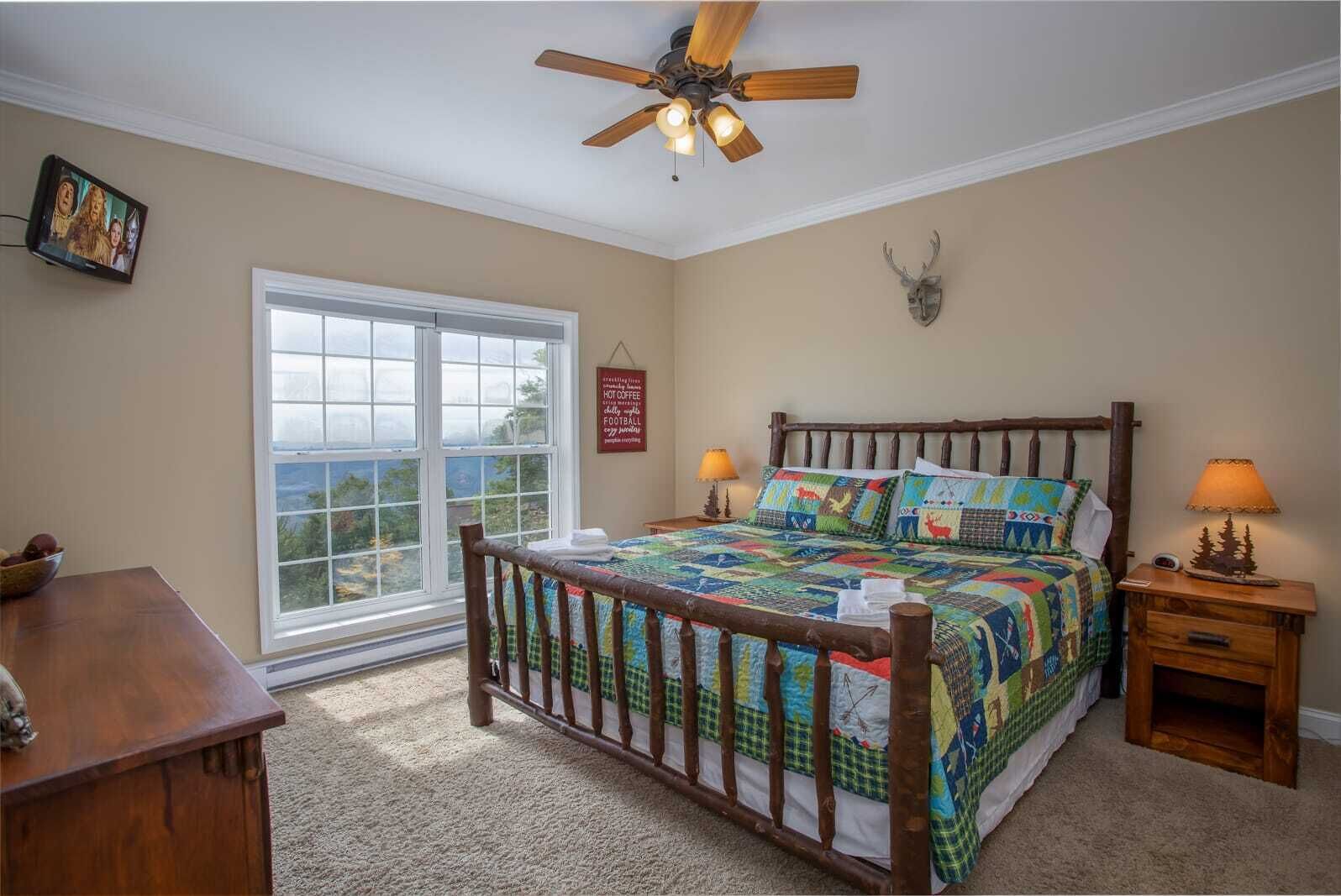 Mountain Condo Within Walking Distance to Slopes