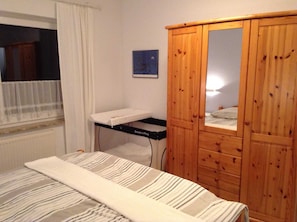 2 Schlafzimmer, Zimmersafe, Reisekinderbett, WLAN