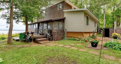 Sunset on the Ottawa "Cottage"- shallow, silky sandy beach w/ 78-84 F warm water