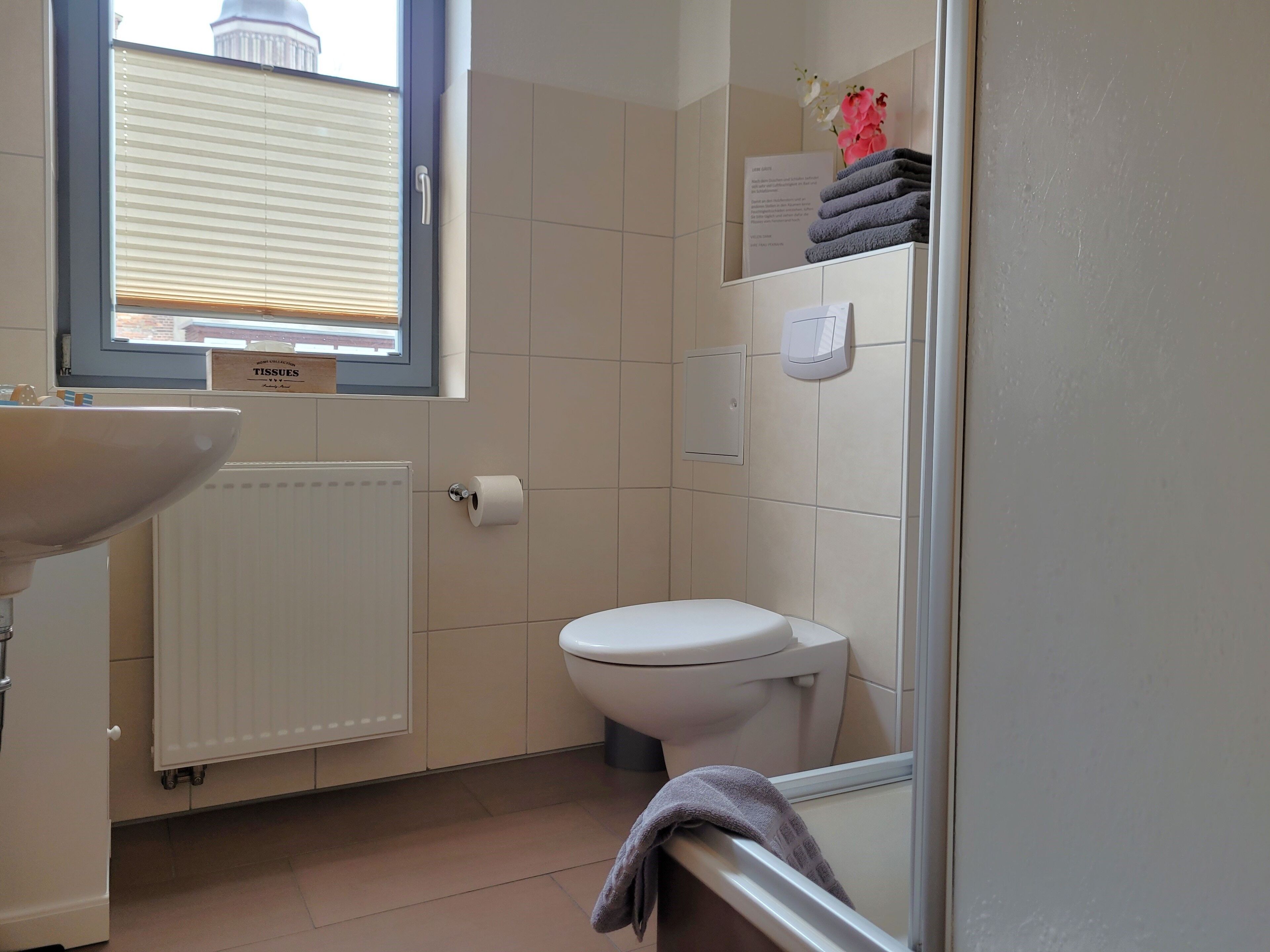 Dusche, Haartrockner, Handtücher, Seife
