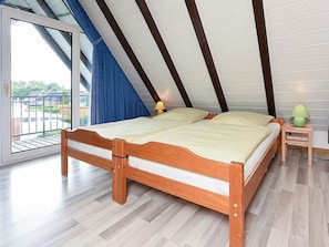 3 bedrooms, travel crib