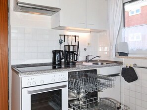 Refrigerador, horno, lavavajillas y periquera 