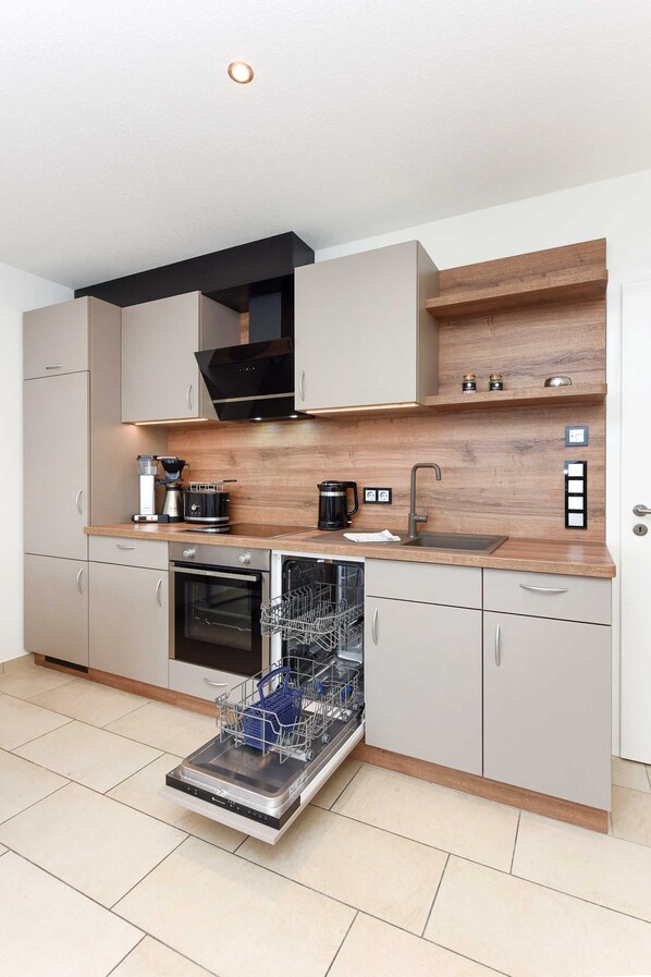 Køleskab, mikrobølgeovn, ovn, opvaskemaskine