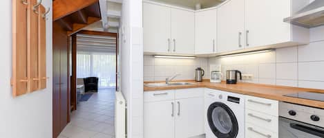 Fridge, oven, dishwasher, coffee/tea maker
