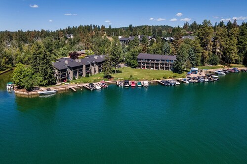 Spacious, updated condo w/private balcony, A/C & lots of light - Marina Cay Retreat Flathead Lake