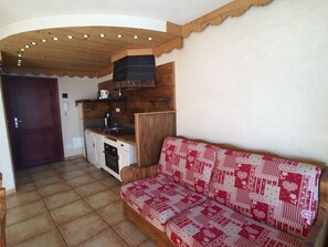 Een televisie en een dvd-speler