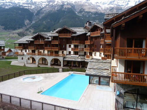 6 pers apartment, 2 bedr, parking, ski-in/ski-out, pool