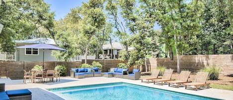 حمّام سباحة مُدفَّأ