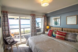 2 bedrooms, iron/ironing board, free WiFi, bed sheets - Dog Friendly! Hot Tub! Ocean Front with Spectacular Views! (Waldport)