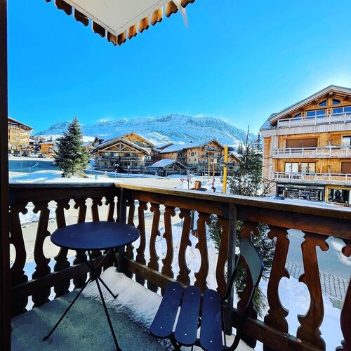 80 m2, ski in / out center Alpe d'huez, luxury 8p 3bdrm 3bathroom 3 terraces with fireplace SPOT