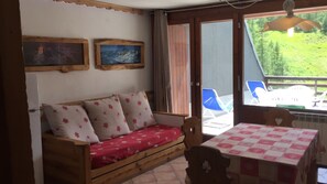 Interior - Panoramic two-room apartment with terraces in Cervinia. Facing the ski slopes. Wifi included. (Breuil-Cervinia)