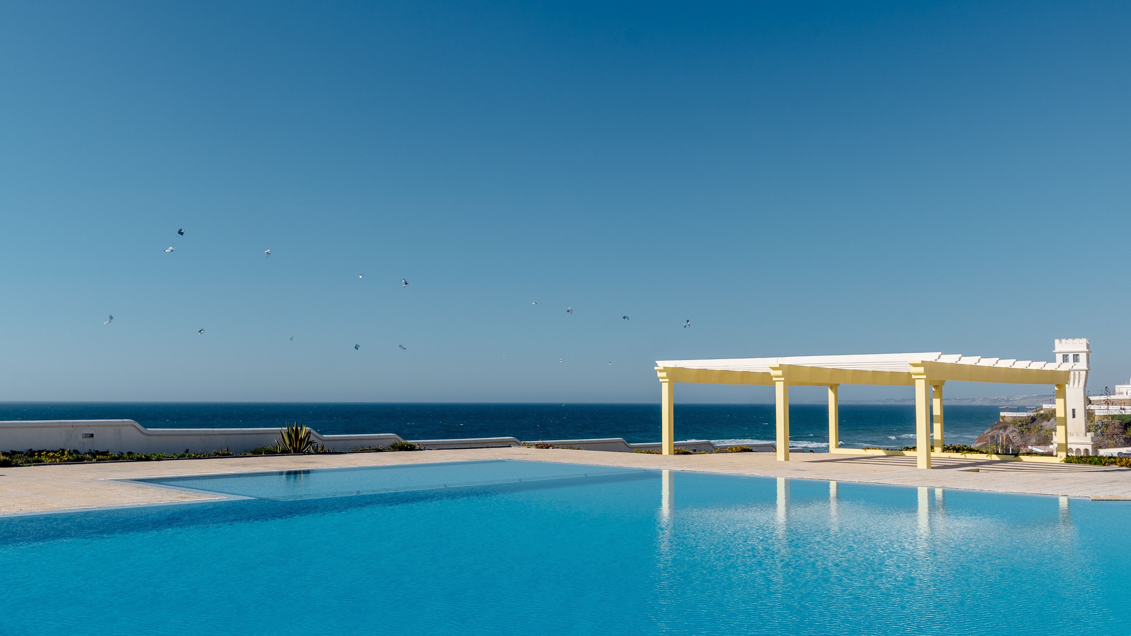Casa da Azenha Deluxe - W/ Pool Above the Sea