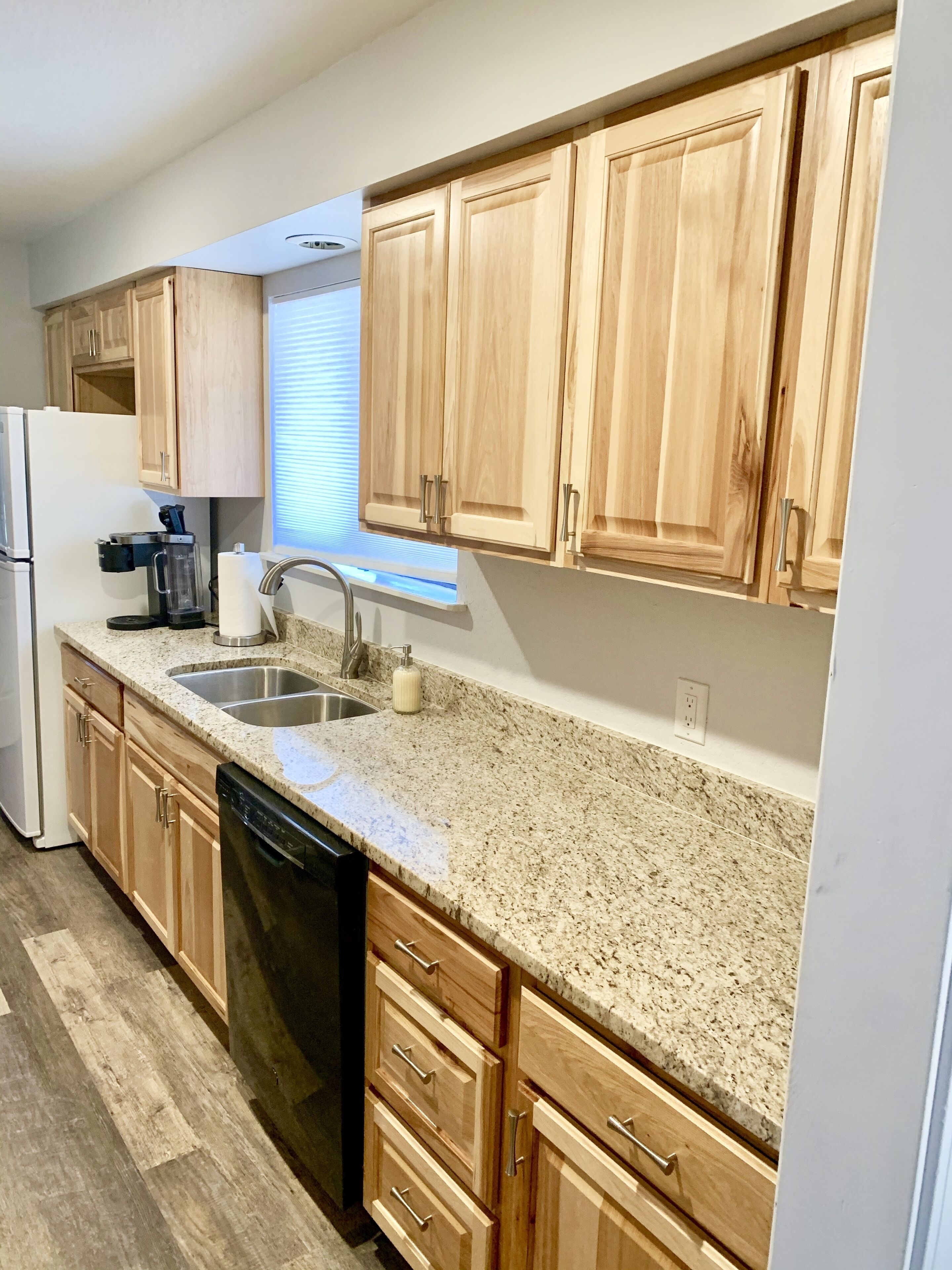 Big Deck with Great views, Quiet and comfortable