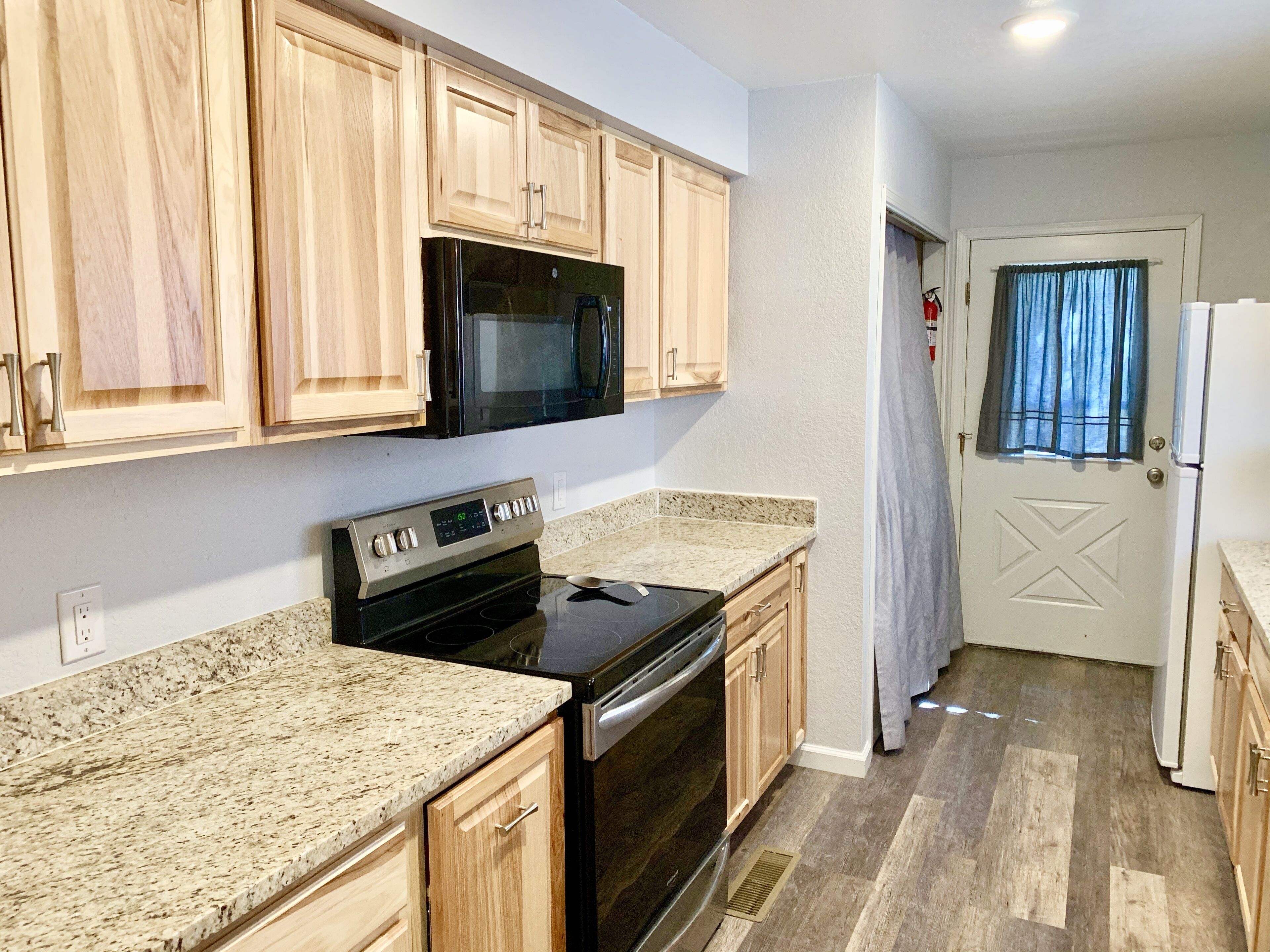 Big Deck with Great views, Quiet and comfortable