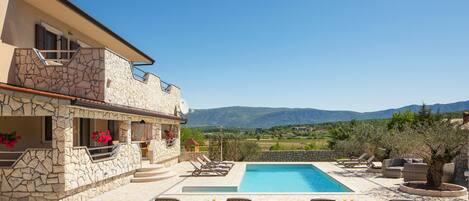 Outdoor pool, a heated pool