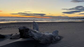 Plage à proximité, chaises longues