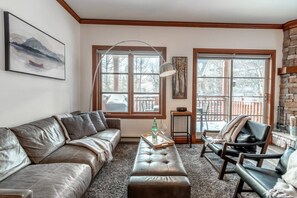 Smart TV, fireplace, stereo