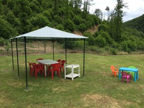 Outdoor dining - Country villa for 18 people surrounded by nature with private beach. WIFI (Acque)
