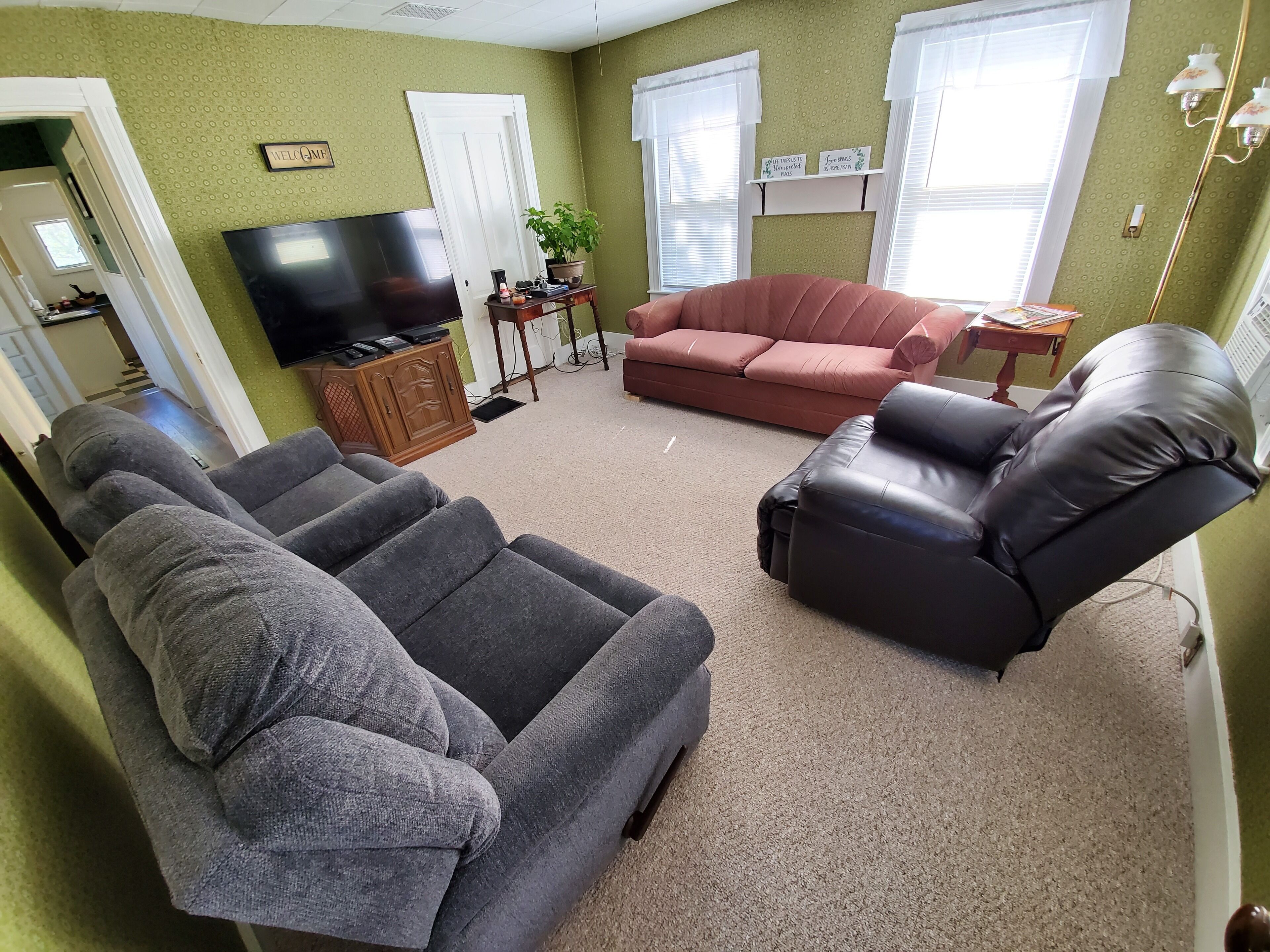 SYLVESTER FARMHOUSE - 20 minutes to Sugarloaf.  35 minutes to Saddleback. 





