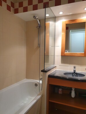 Badewanne, Haartrockner