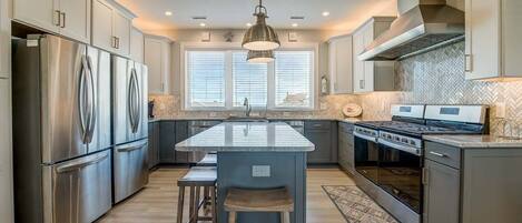 Refrigerador, microondas, horno y parrilla de estufa