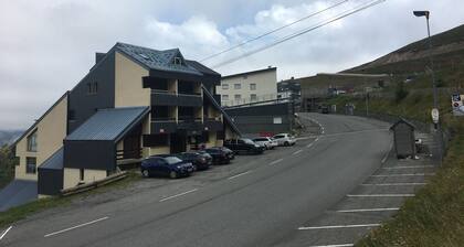BEL APPARTEMENT POUR 6 PERSONNES FACE AUX PISTES SAINT LARY PLA DâADET