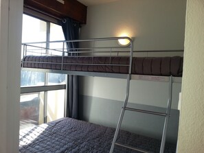 3 bedrooms, iron/ironing board, travel crib