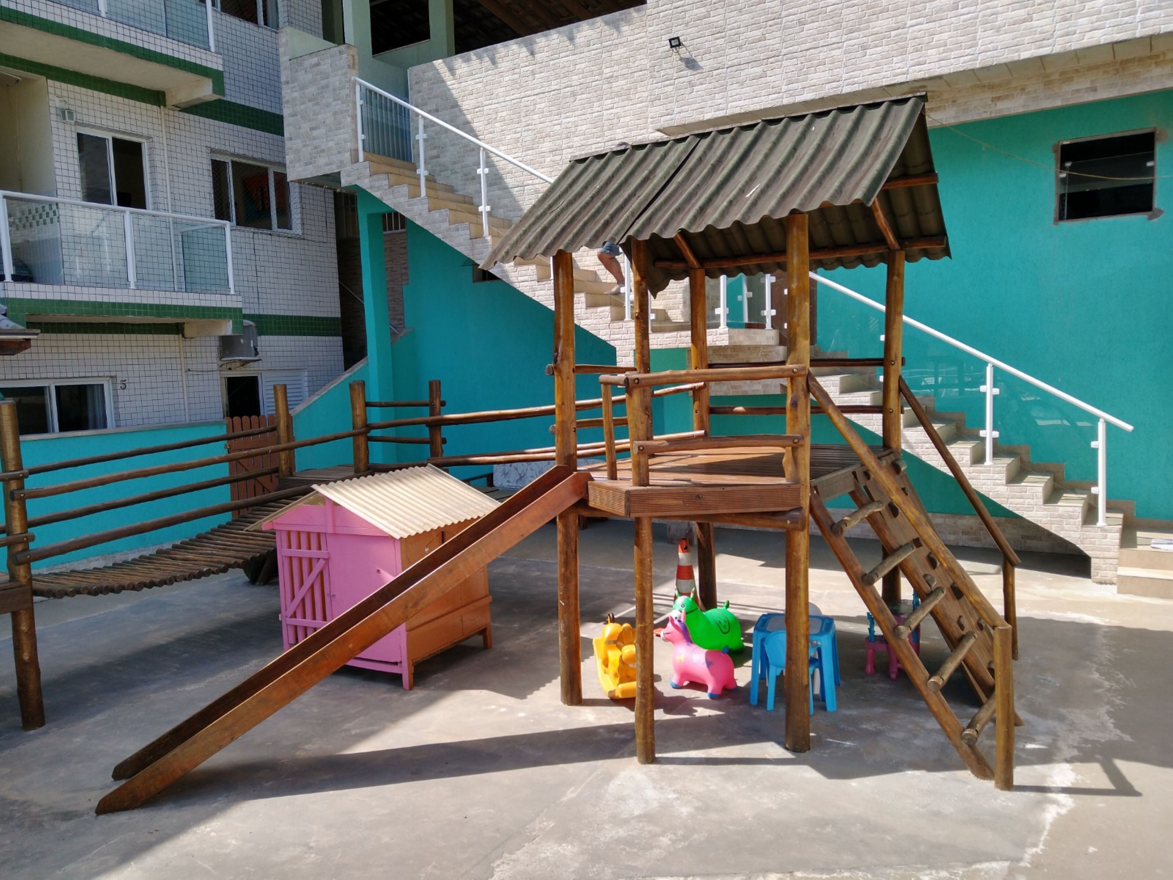 Zona de jocs infantil: a l'aire lliure