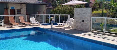 Outdoor pool, pool umbrellas, sun loungers