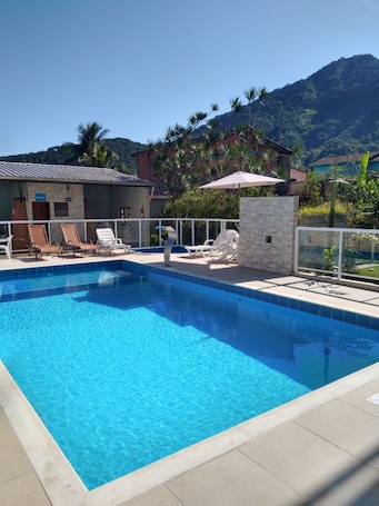 Outdoor pool, pool umbrellas, sun loungers