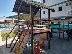 Área de juegos infantiles al aire libre