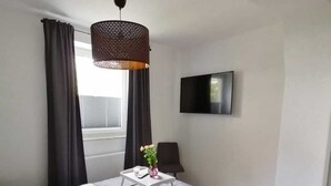 2 多间卧室、熨斗/熨衣板、WiFi、床单