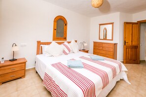 3 slaapkamers, een kluis op de kamer, een strijkplank/strijkijzer
