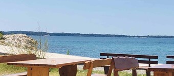 Vacation apartment with fantastic sea views near the beach