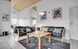 Télévision, cheminée, lecteur de DVD