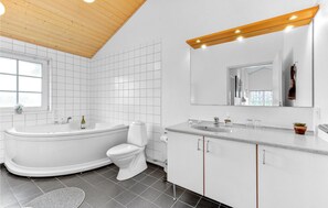 Shower - 3 bedroom beautiful home in Nørre Nebel (Nørre Nebel)